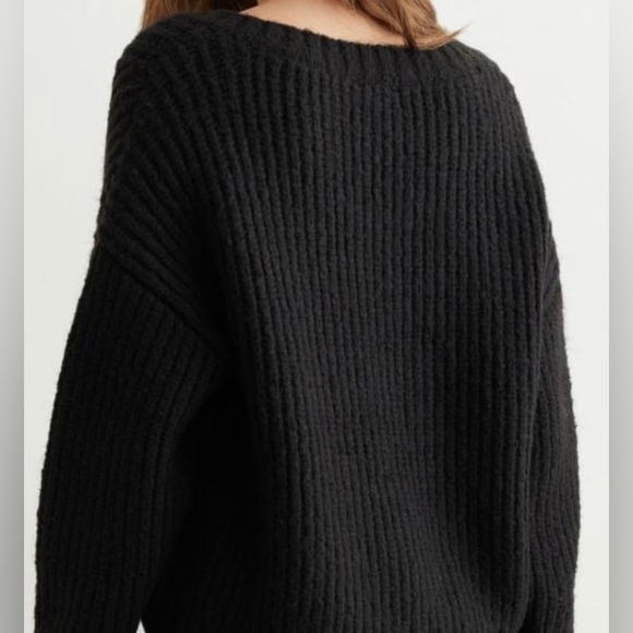 Dynamite boxy v-neck sweater - Picture 4 of 4